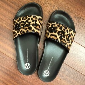 Size 8 like new wishbone slides